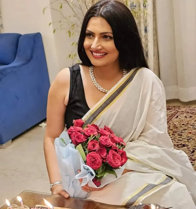 Chitra Tripathi Net Worth