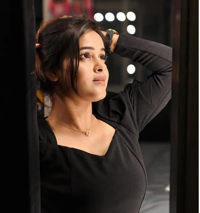 Chinmayee Salvi Social Media